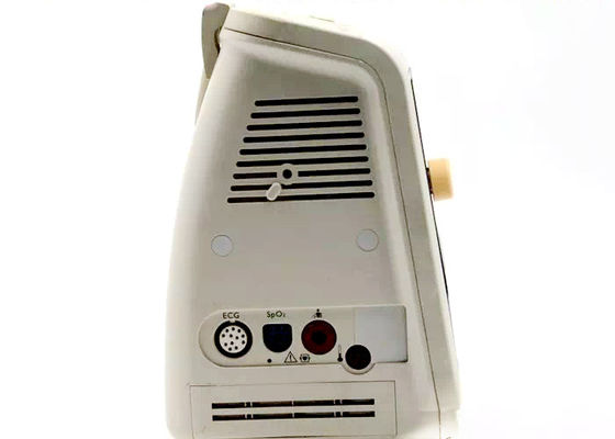 主板のスペアパーツを備えた使用済み患者モニター